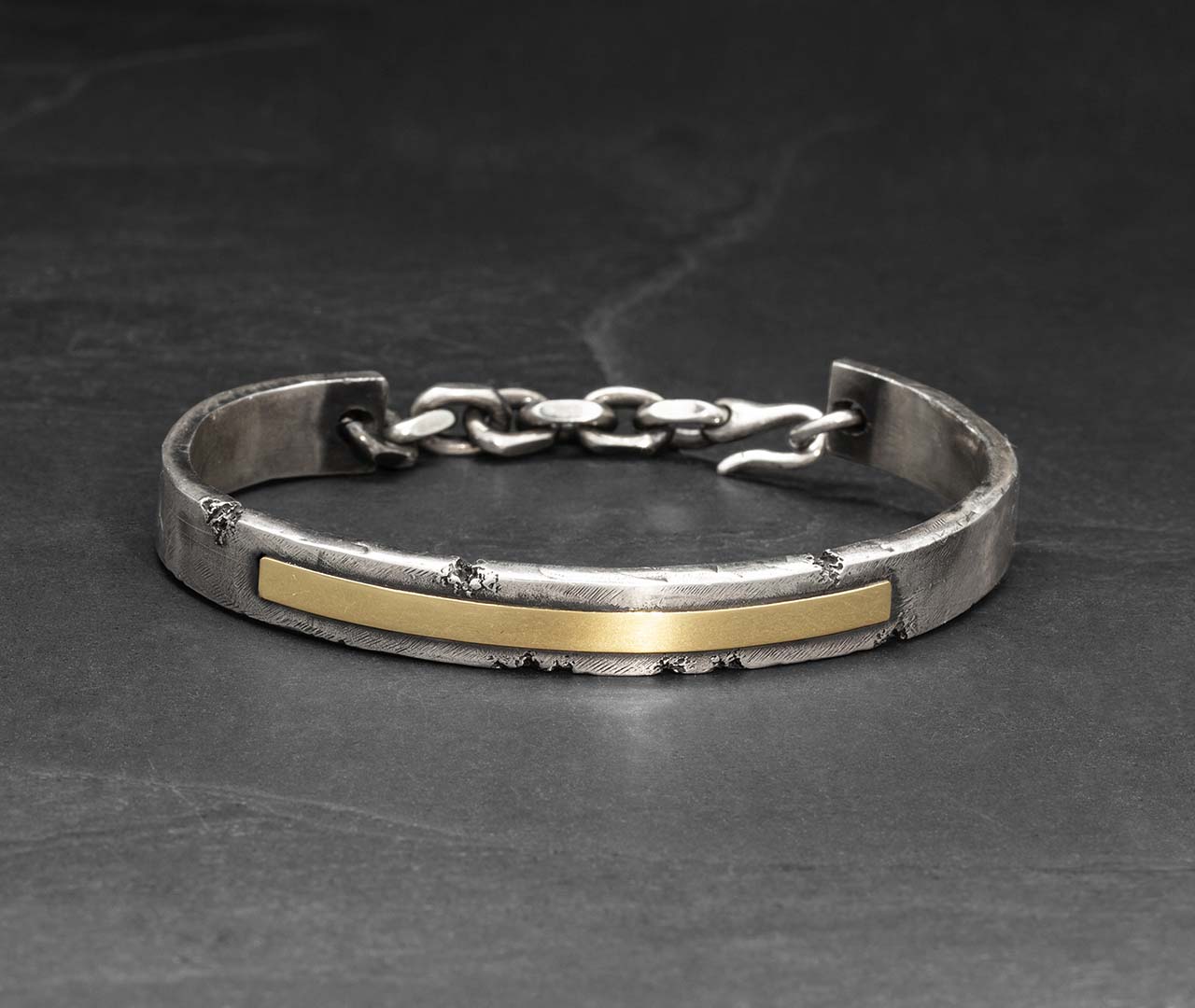 Gold line bracelet