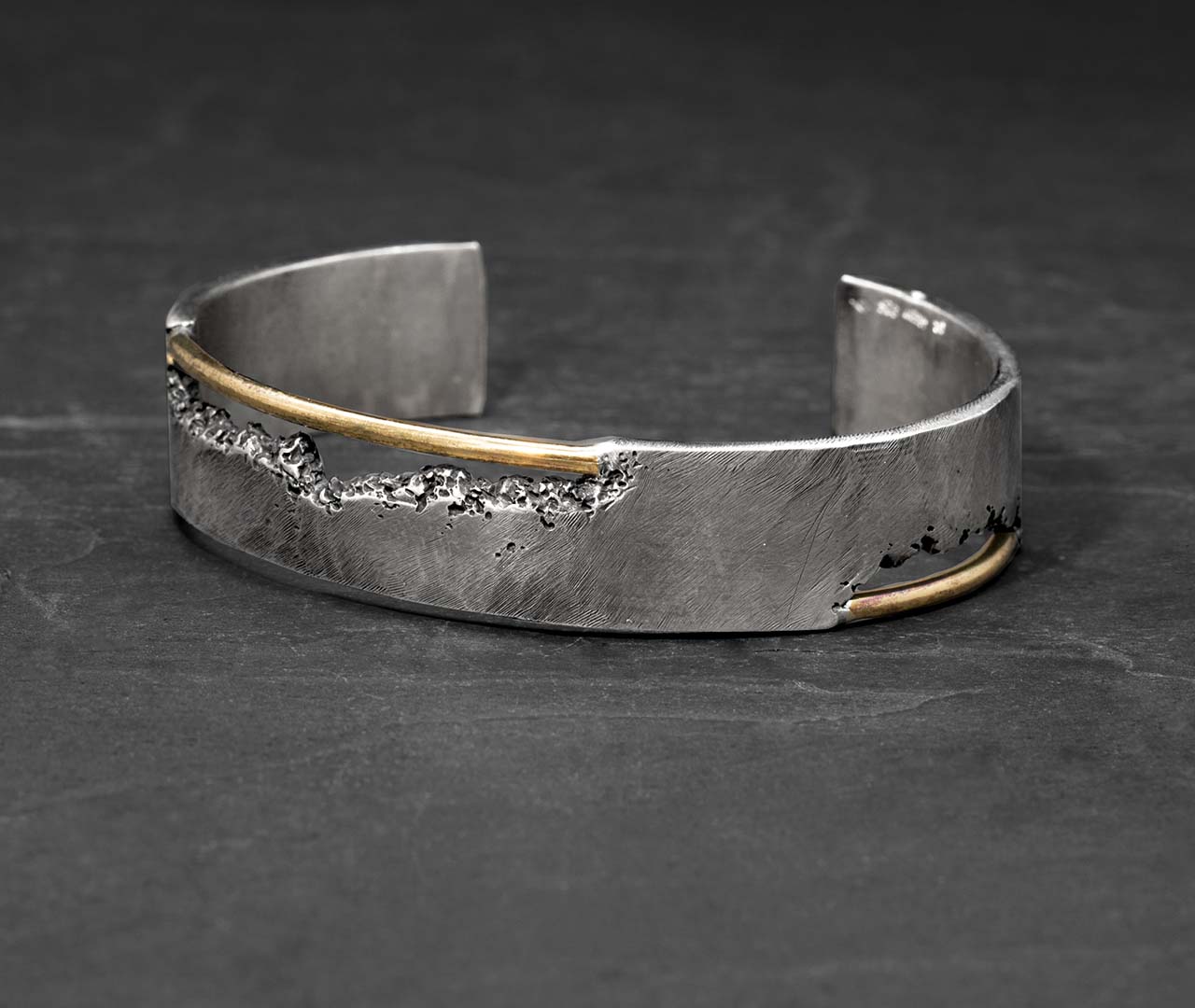 Gold bridge bangle