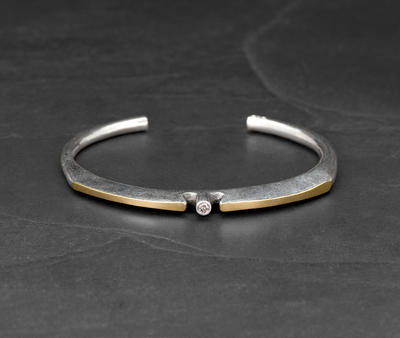 Gold summit bangle