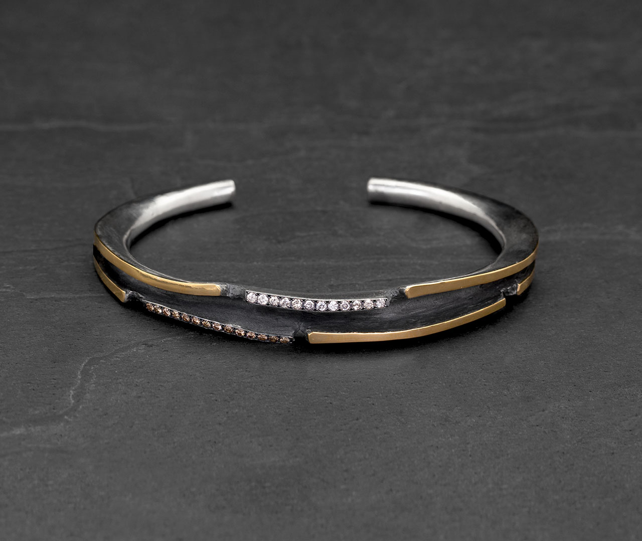 Gold crest bangle