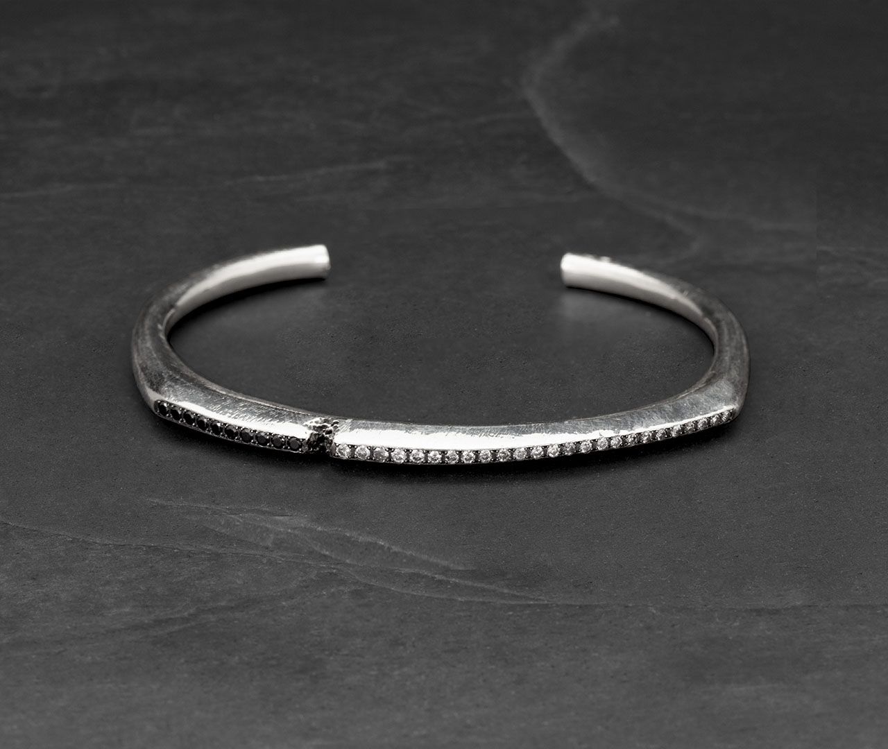 Split bangle black & grey