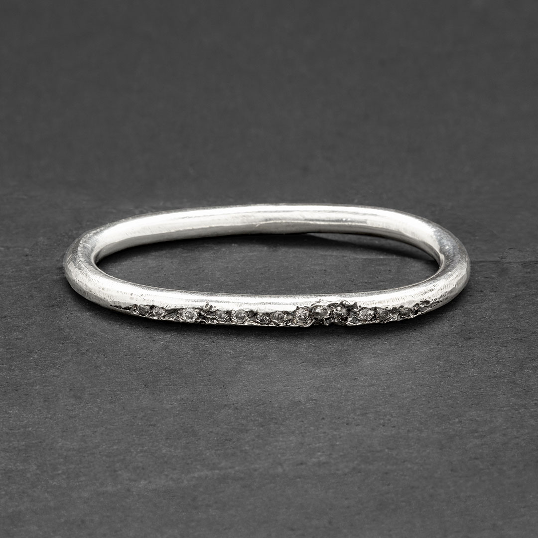 Double broken grey ring