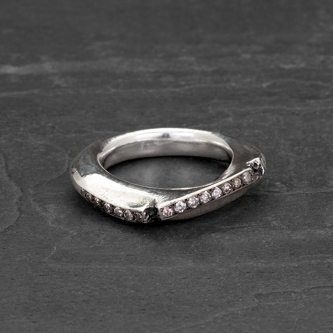 Grey crest ring