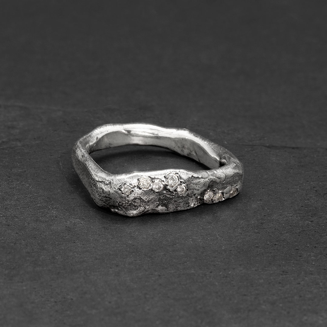 Grey diamonds plate ring