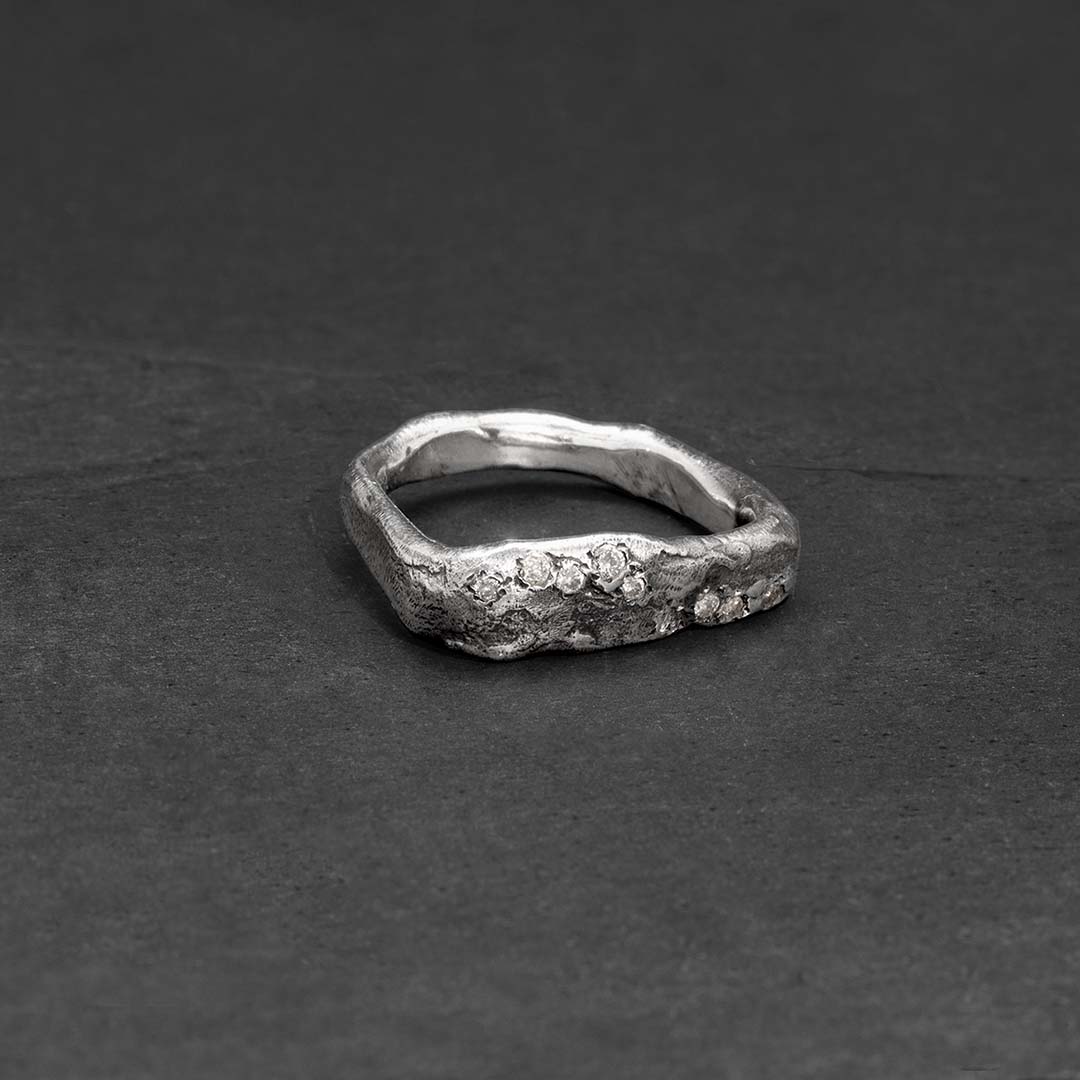 Grey diamonds plate ring