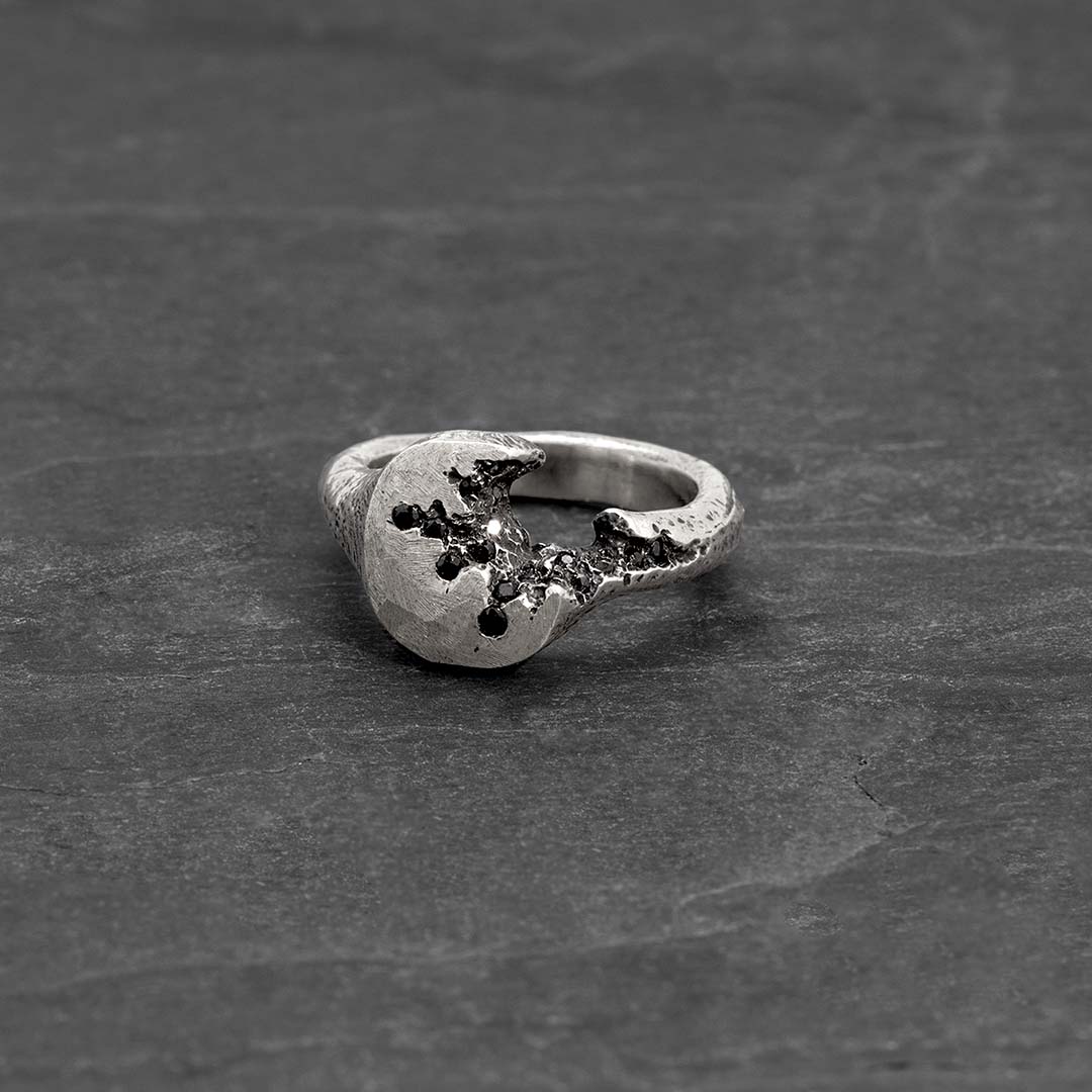 Small crack stones ring