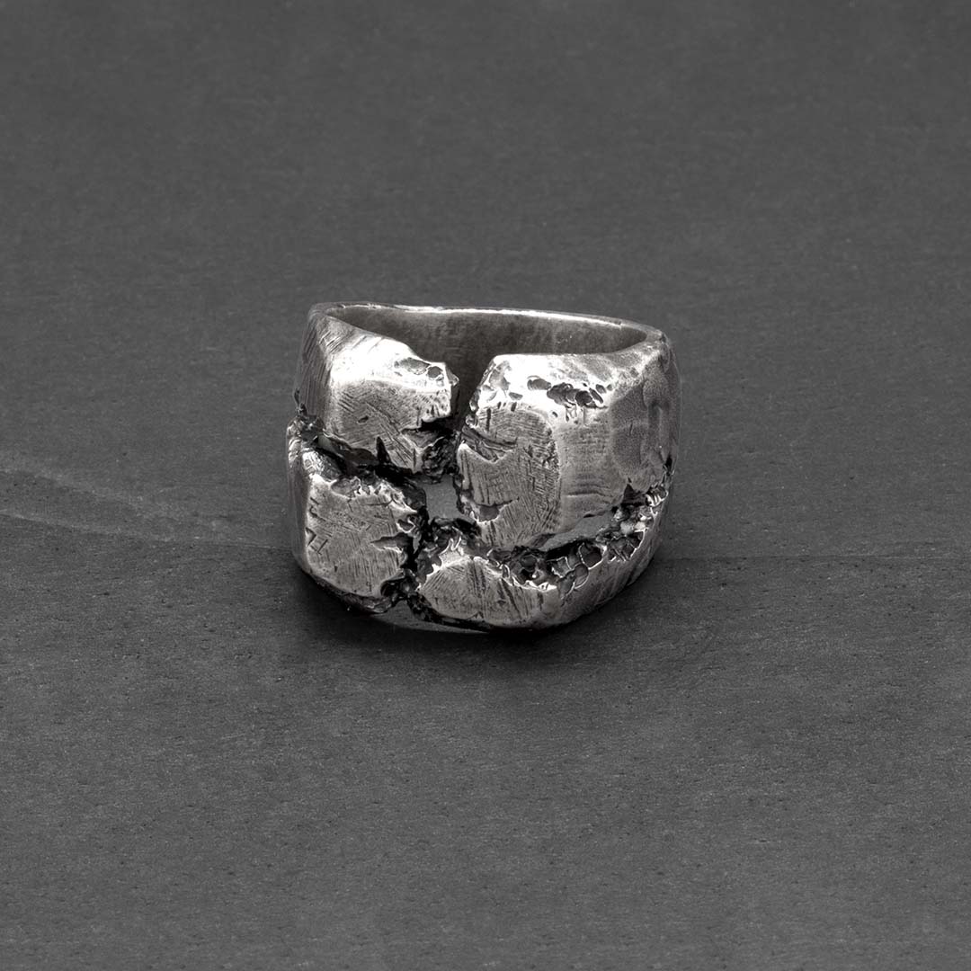 Cracked ring
