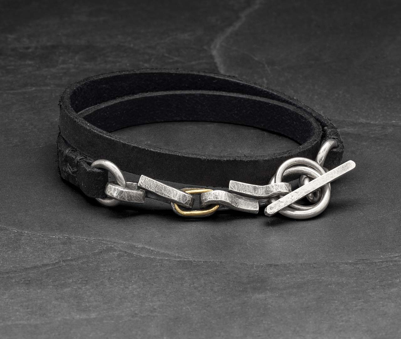 Short linked leather bracelet