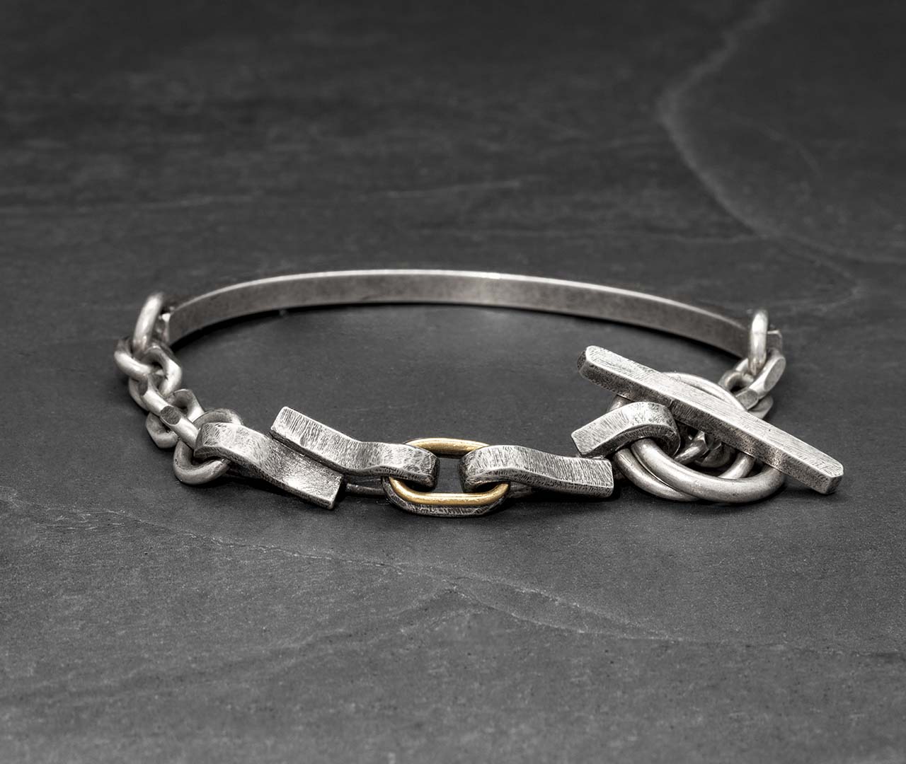 Short linked staples bracelet