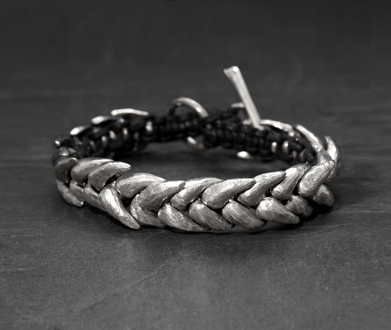 Spike beads bracelet