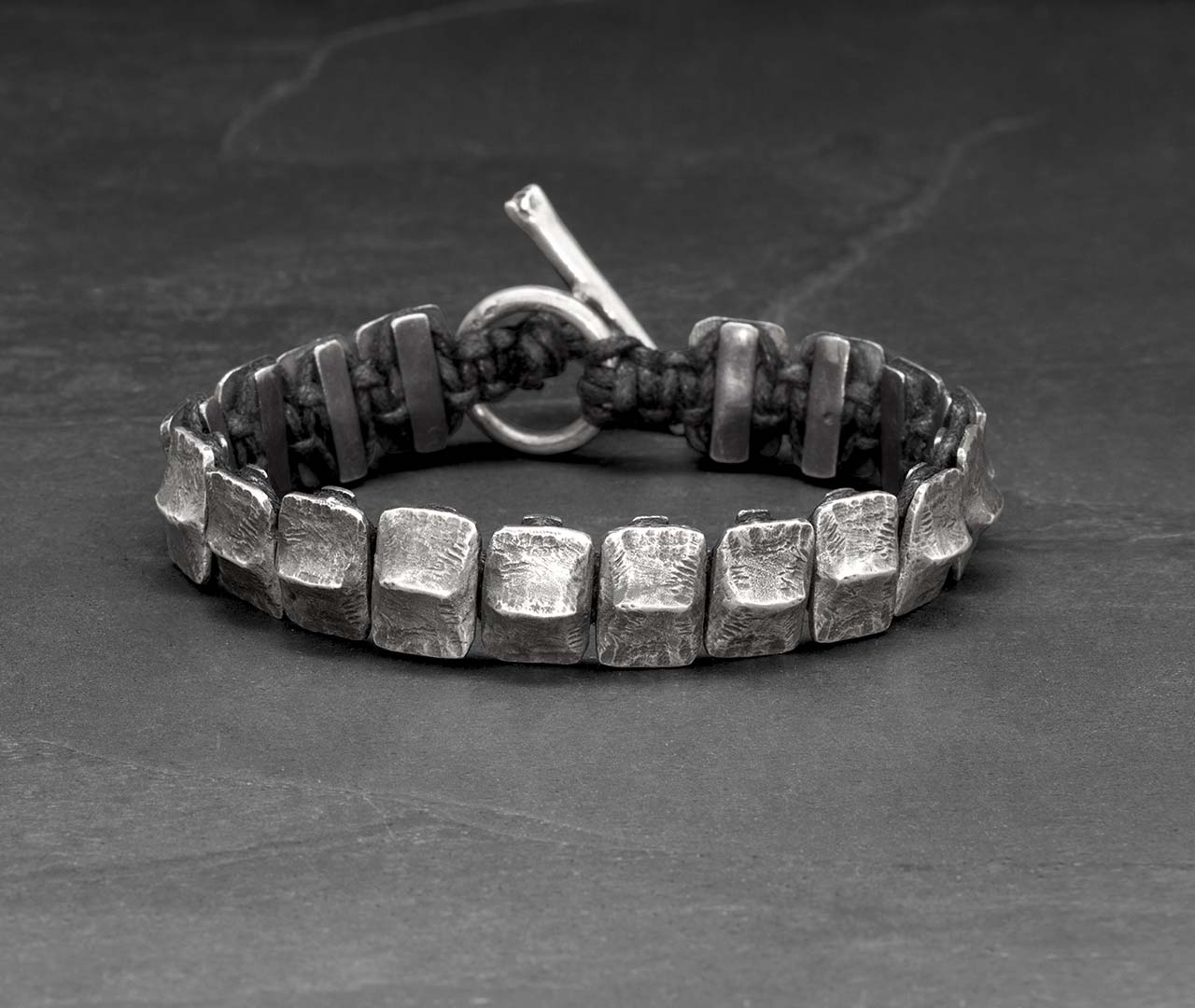 Spine beads bracelet
