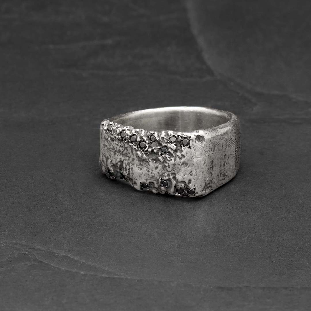 Eroded stones square ring