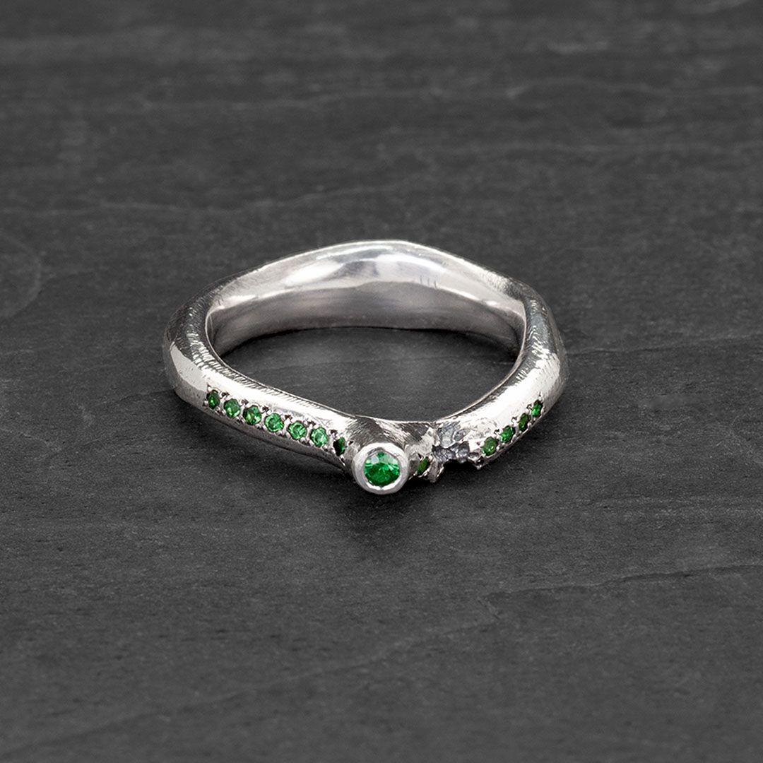 Green tweaked ring